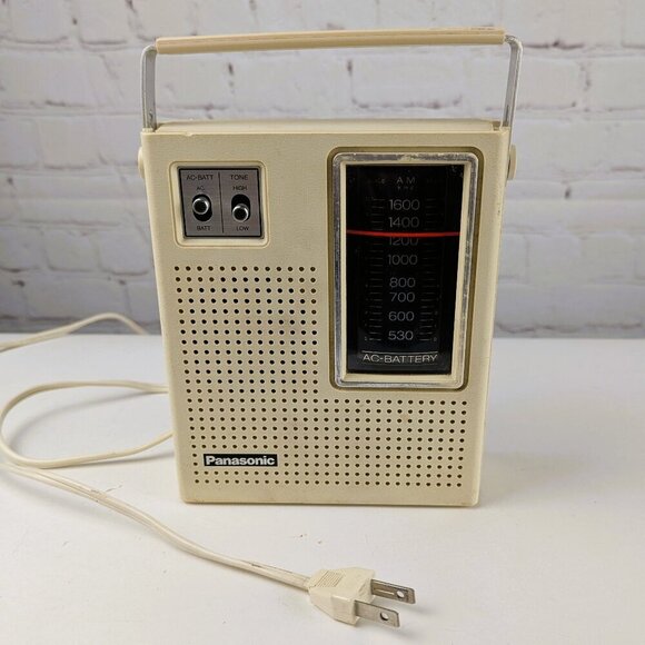 Vintage 70s Panasonic R-1493 AM Radio - Picture 1 of 8